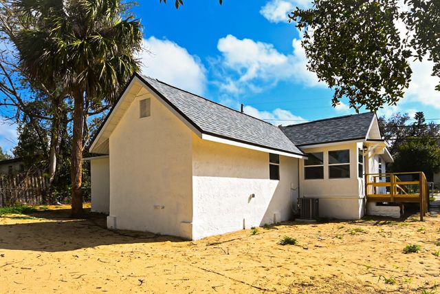 426 S DISSTON AVENUE, Tarpon Springs, FL 34689