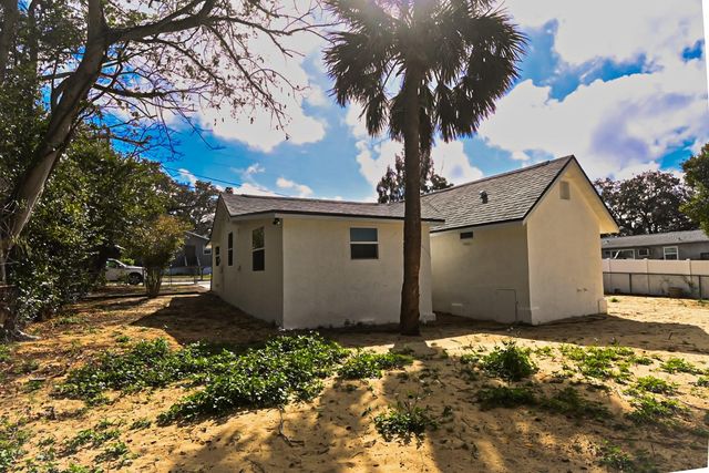 426 S DISSTON AVENUE, Tarpon Springs, FL 34689