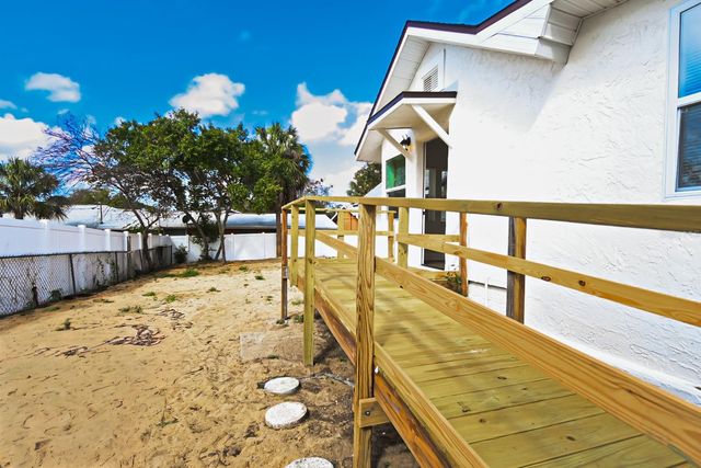 426 S DISSTON AVENUE, Tarpon Springs, FL 34689