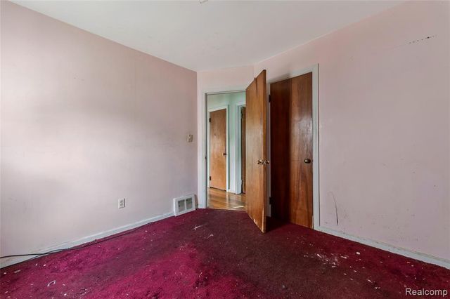 19563 Schoenherr Street, Detroit, MI 48205