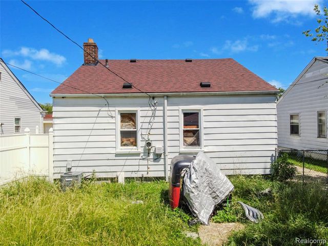19563 Schoenherr Street, Detroit, MI 48205