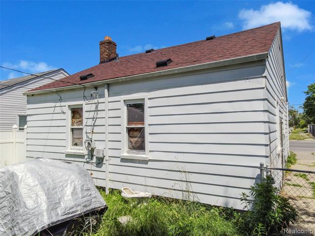 19563 Schoenherr Street, Detroit, MI 48205