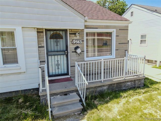 19563 Schoenherr Street, Detroit, MI 48205