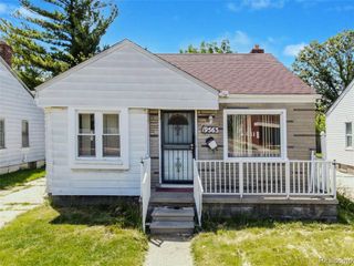19563 Schoenherr Street, Detroit, MI 48205
