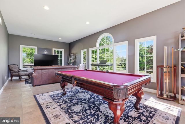 2 ROSSITER CIR, New Hope, PA 18938