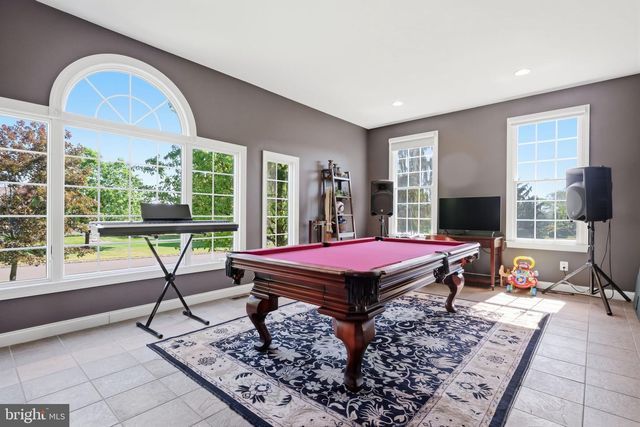 2 ROSSITER CIR, New Hope, PA 18938