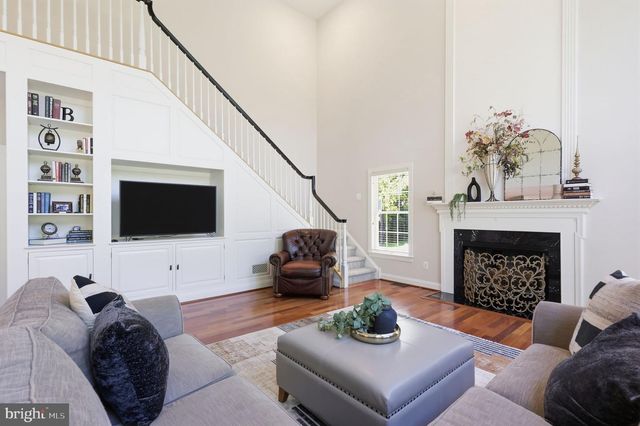 2 ROSSITER CIR, New Hope, PA 18938
