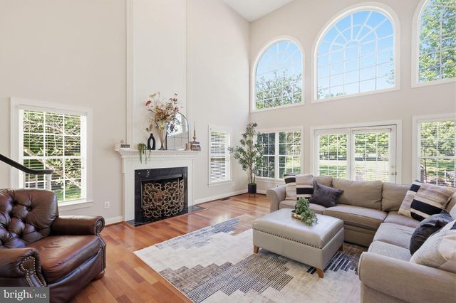 2 ROSSITER CIR, New Hope, PA 18938
