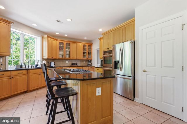 2 ROSSITER CIR, New Hope, PA 18938