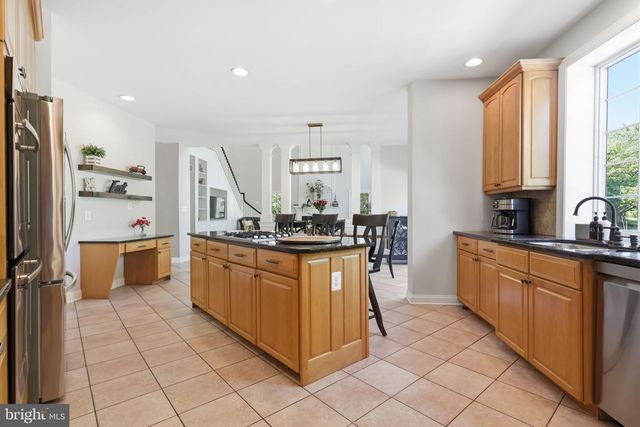 2 ROSSITER CIR, New Hope, PA 18938