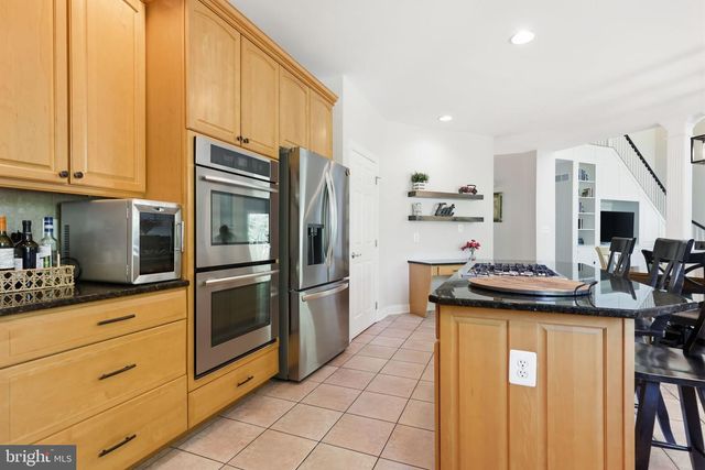 2 ROSSITER CIR, New Hope, PA 18938
