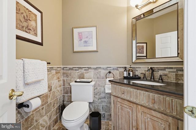 2 ROSSITER CIR, New Hope, PA 18938