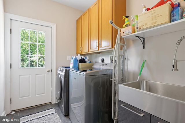 2 ROSSITER CIR, New Hope, PA 18938