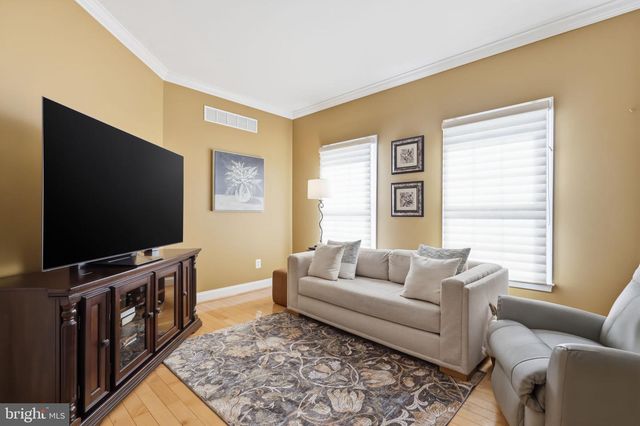 2 ROSSITER CIR, New Hope, PA 18938