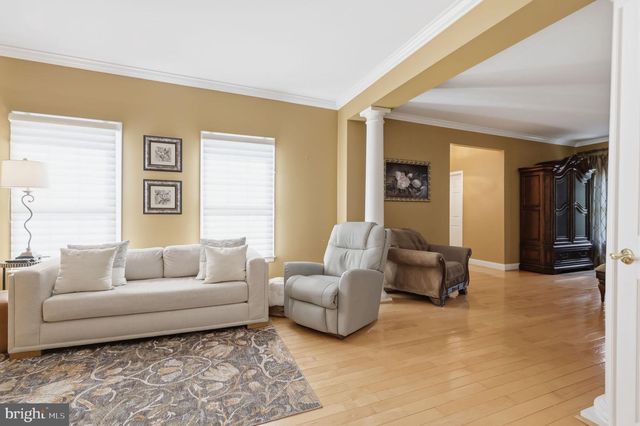 2 ROSSITER CIR, New Hope, PA 18938