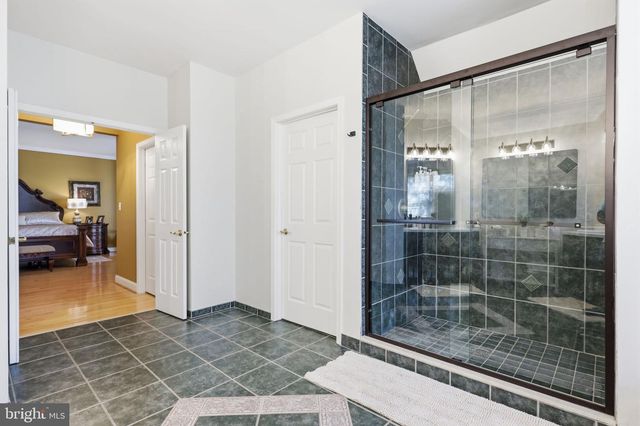 2 ROSSITER CIR, New Hope, PA 18938