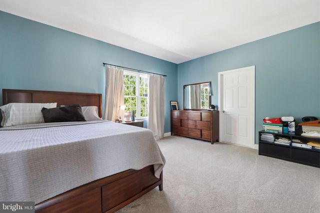 2 ROSSITER CIR, New Hope, PA 18938