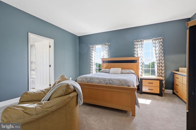 2 ROSSITER CIR, New Hope, PA 18938