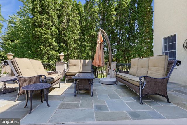 2 ROSSITER CIR, New Hope, PA 18938