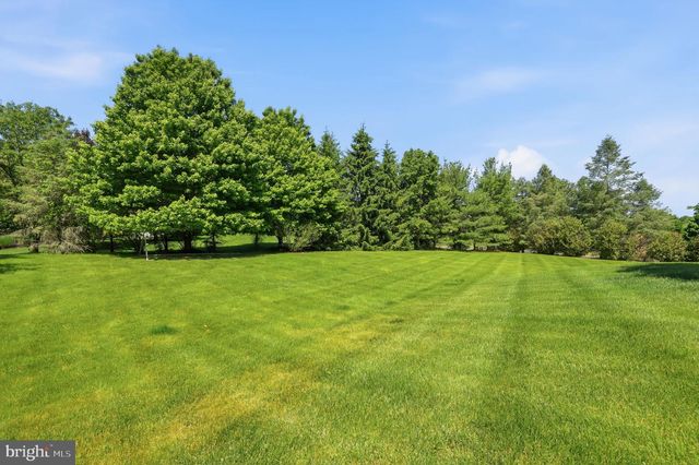 2 ROSSITER CIR, New Hope, PA 18938