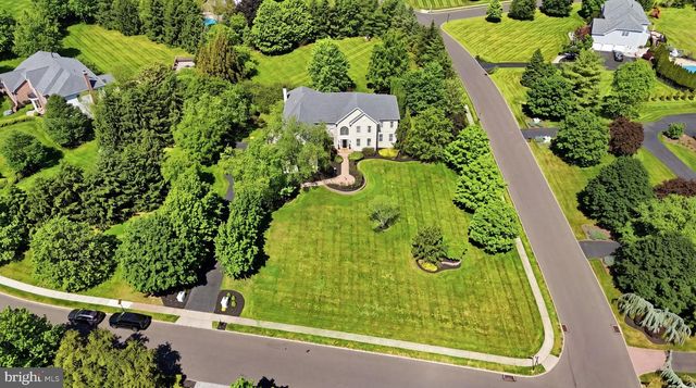 2 ROSSITER CIR, New Hope, PA 18938