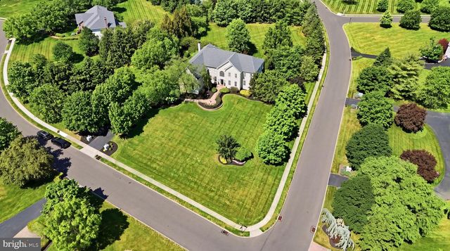 2 ROSSITER CIR, New Hope, PA 18938