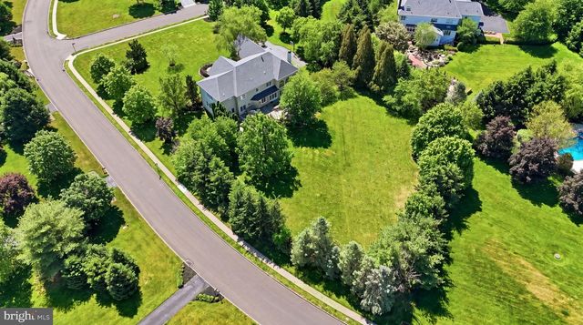 2 ROSSITER CIR, New Hope, PA 18938