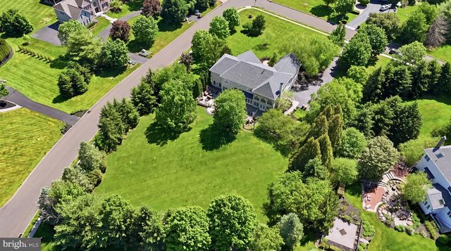 2 ROSSITER CIR, New Hope, PA 18938