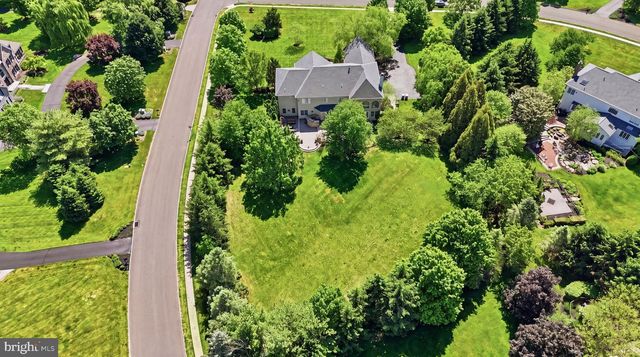 2 ROSSITER CIR, New Hope, PA 18938