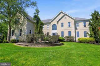 2 ROSSITER CIR, New Hope, PA 18938