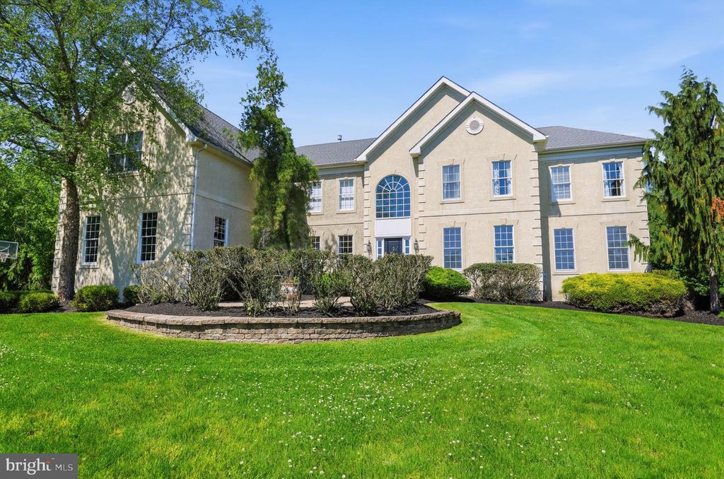 2 ROSSITER CIR, New Hope, PA 18938