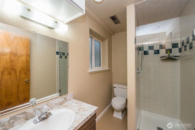 8006 55th Avenue Ct E, Puyallup, WA 98371