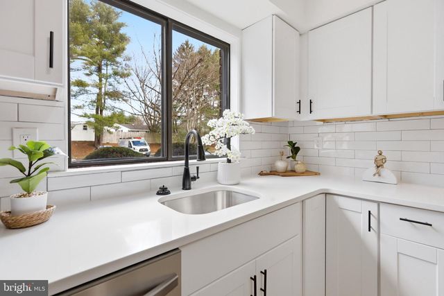 2412 OLD STONE MILL DR, East Windsor Twp, NJ 08512