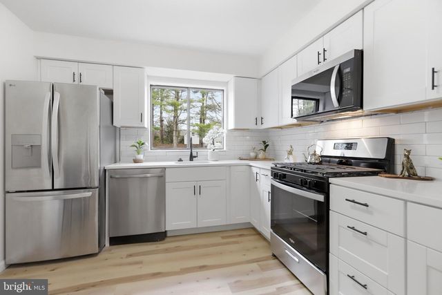 2412 OLD STONE MILL DR, East Windsor Twp, NJ 08512