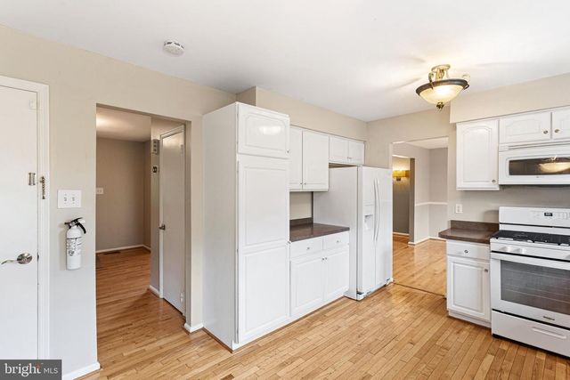 260 VILLAGE CT, Haddonfield, NJ 08033
