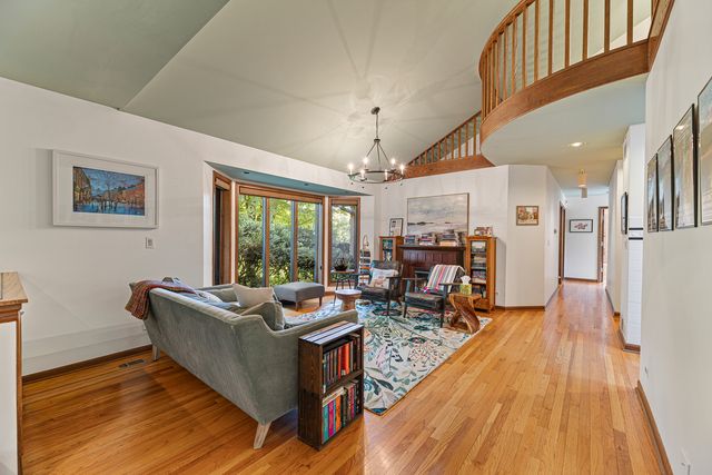 1543 N Saint Marys Road, Green Oaks, IL 60048