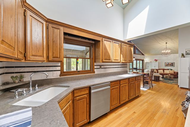 1543 N Saint Marys Road, Green Oaks, IL 60048