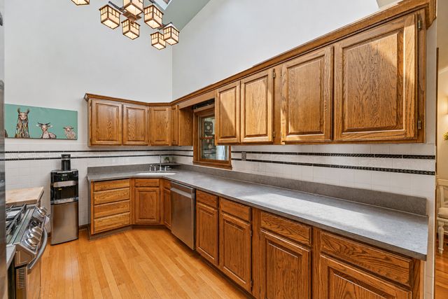 1543 N Saint Marys Road, Green Oaks, IL 60048