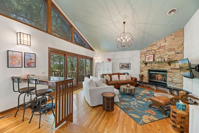 1543 N Saint Marys Road, Green Oaks, IL 60048
