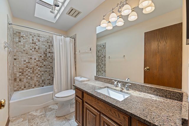 1543 N Saint Marys Road, Green Oaks, IL 60048