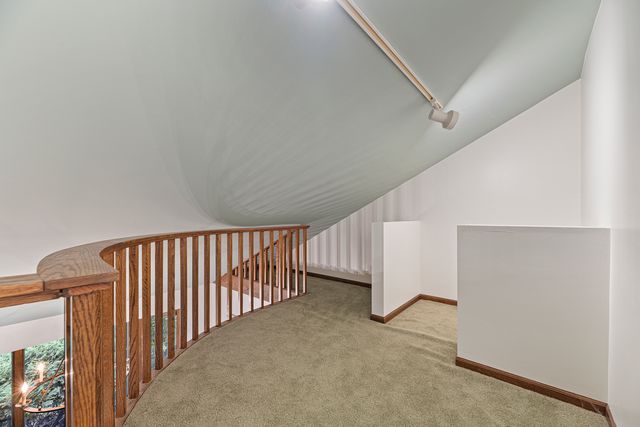 1543 N Saint Marys Road, Green Oaks, IL 60048