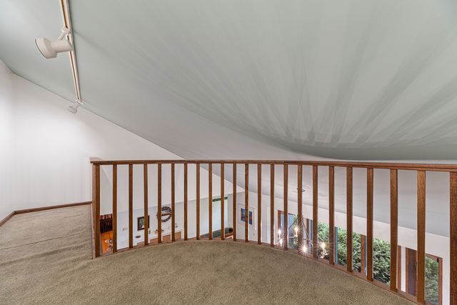 1543 N Saint Marys Road, Green Oaks, IL 60048