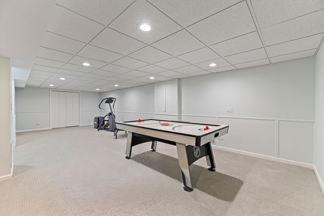 1543 N Saint Marys Road, Green Oaks, IL 60048