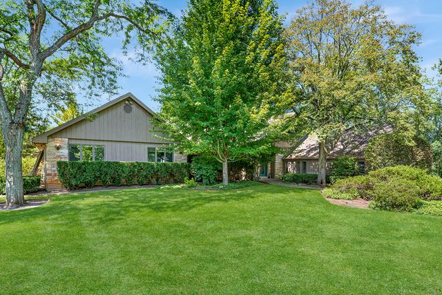 1543 N Saint Marys Road, Green Oaks, IL 60048