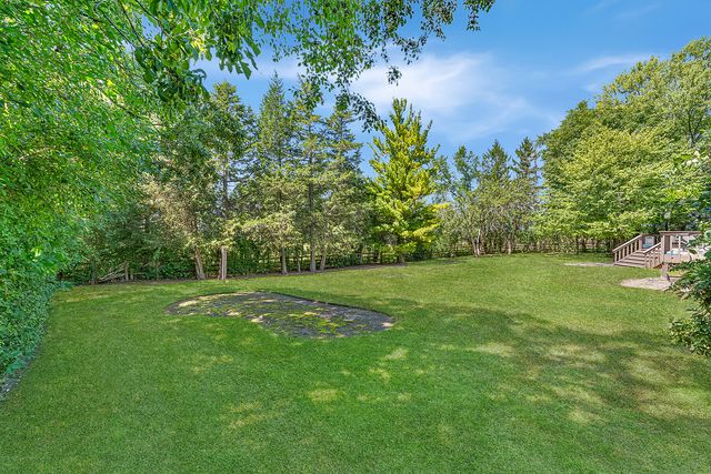 1543 N Saint Marys Road, Green Oaks, IL 60048