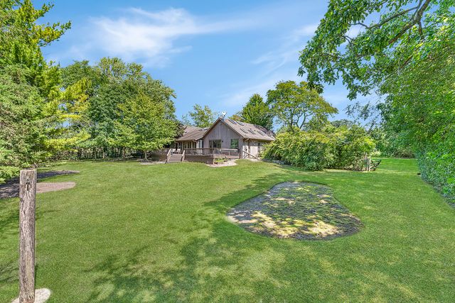 1543 N Saint Marys Road, Green Oaks, IL 60048