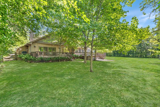 1543 N Saint Marys Road, Green Oaks, IL 60048