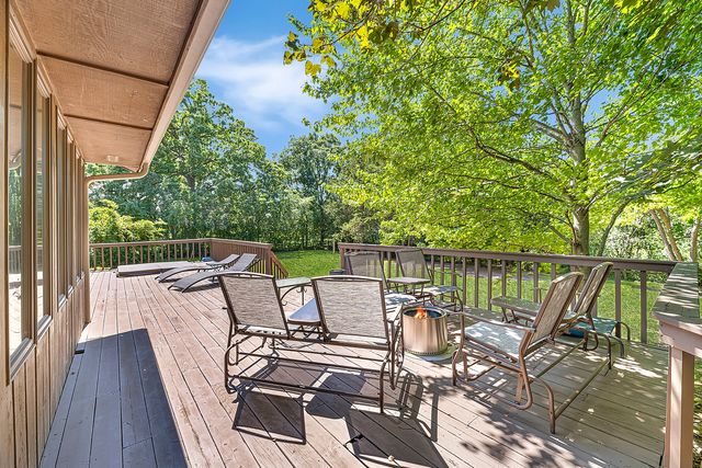 1543 N Saint Marys Road, Green Oaks, IL 60048