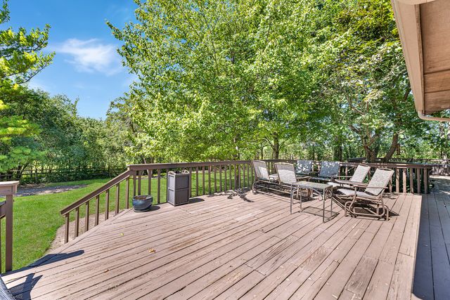 1543 N Saint Marys Road, Green Oaks, IL 60048