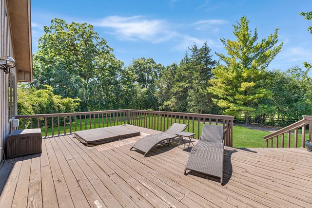 1543 N Saint Marys Road, Green Oaks, IL 60048